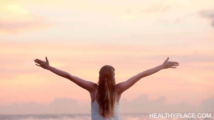 HealthyPlace'ın bu pozitif gerçekleri, pozitifliğe zaman ayırmanın bakış açınızı iyileştirebileceğini ve hayatınızı değiştirebileceğini kanıtlıyor. Daha fazlasını buradan okuyun. 