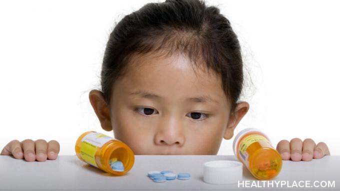 Bipolar ilaçlar çocukları çeşitli şekillerde etkiler - bazıları pozitif, bazıları etkilemez. HealthyPlace hakkında tüm ayrıntıları öğrenin.