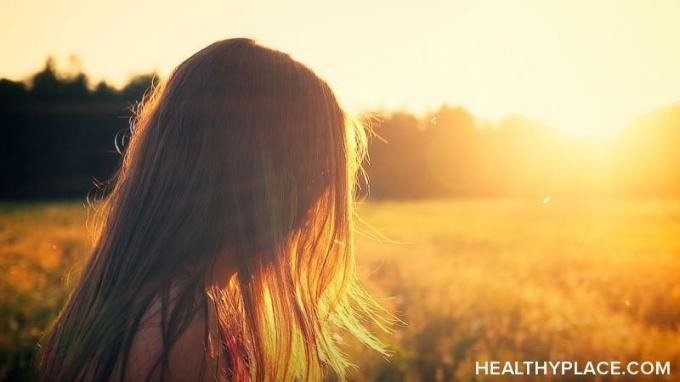 Yaz kaygısı gerçektir. Yazın kaygı uyandırmasının dört nedenini öğrenin ve bu bilgiyi HealthyPlace'de yaz kaygısını önlemek için kullanın.