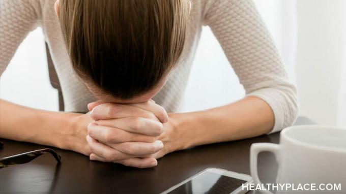 TSSB'den anksiyete ile baş etmek zor olabilir, ancak bu tekniklerle imkansız değildir. TSSB ve anksiyete ile HealthPlace üzerinde nasıl başa çıkacağınızı öğrenin.