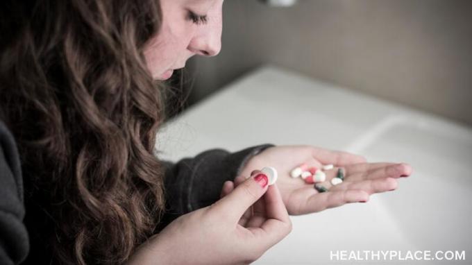 Benzodiazepin bağımlılığı, ilacı reçete edenler için bile kullanıcılar için tehlikeli olabilir. Benzodiazepin kullanım risklerini incelemek için daha fazlasını okuyun.