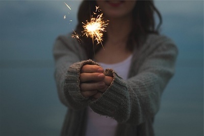 Depresyonla başa çıkmak, bazıları doğal olarak gelen ve bazıları pratik gerektiren birçok beceri gerektirir. İki temel beceri neyin işe yaradığını bulmanıza yardımcı olabilir.