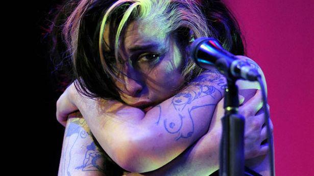 Amy Winehouse'un endişeyle ne ilgisi var? Ve neden bazı endişeler, stresler, zaferler hissetmek daha kolay? Kate White, Tedavi Kaygısı Blogu.