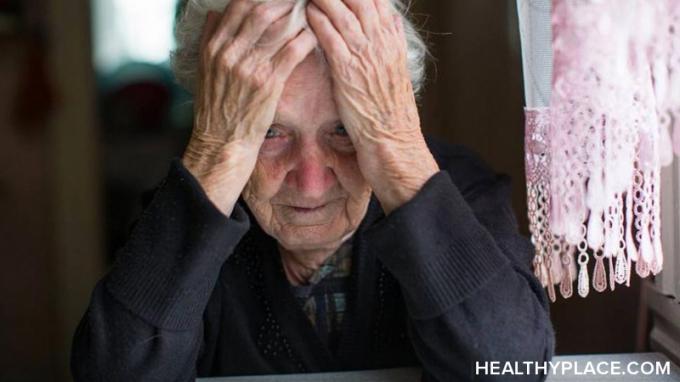 Alzheimer hastalarında anksiyeteyi tedavi etmek için ilaç kullanmak gerekli olabilir, ancak bilmeniz gereken riskler vardır. Bunlar hakkında HealthyPlace'den bilgi edinin.